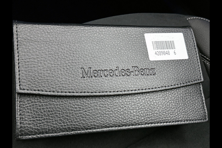 Mercedes-Benz A-Klasse 250 e AMG Plug-In Hybride AMG Line | Night Pakket | 19 Inch AMG Velgen | Parkeerpakket met achteruitrijcamera | Ledkoplampen. Inclusief 24 maanden Mercedes-Benz Certified garantie voor Europa.