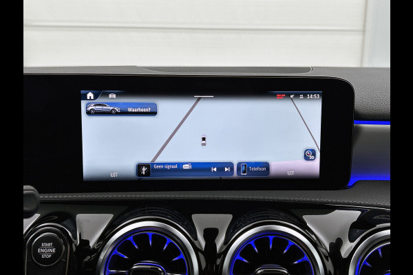 Mercedes-Benz A-Klasse 250 e AMG Plug-In Hybride AMG Line | Night Pakket | 19 Inch AMG Velgen | Parkeerpakket met achteruitrijcamera | Ledkoplampen. Inclusief 24 maanden Mercedes-Benz Certified garantie voor Europa.