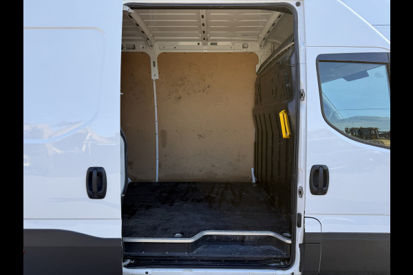 Iveco Daily 35S14 2.3 140PK L2H2 Cruise Control 3.5t Trekgewicht Camera Airco Bluetooth