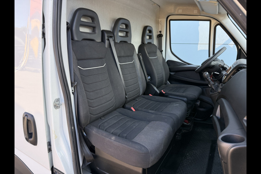 Iveco Daily 35S14 2.3 140PK L2H2 Cruise Control 3.5t Trekgewicht Camera Airco Bluetooth