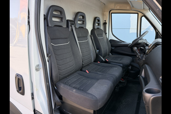 Iveco Daily 35S14 2.3 140PK L2H2 Cruise Control 3.5t Trekgewicht Camera Airco Bluetooth