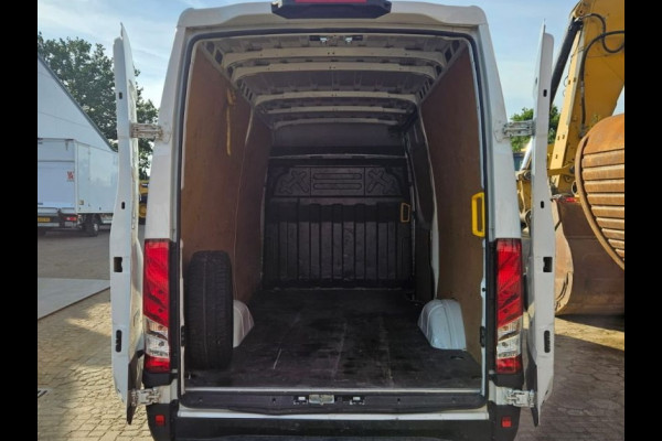 Iveco Daily 35S14 2.3 140PK L2H2 Cruise Control 3.5t Trekgewicht Camera Airco Bluetooth