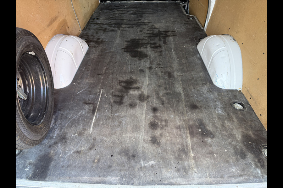 Iveco Daily 35S14 2.3 140PK L2H2 Cruise Control 3.5t Trekgewicht Camera Airco Bluetooth