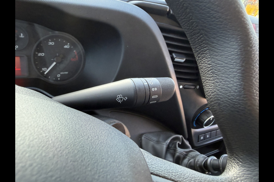 Iveco Daily 35S14 2.3 140PK L2H2 Cruise Control 3.5t Trekgewicht Camera Airco Bluetooth