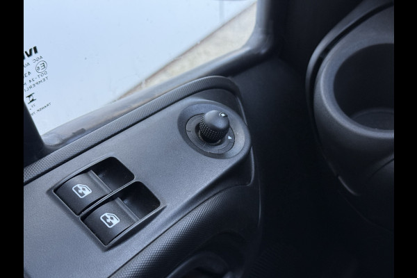 Iveco Daily 35S14 2.3 140PK L2H2 Cruise Control 3.5t Trekgewicht Camera Airco Bluetooth