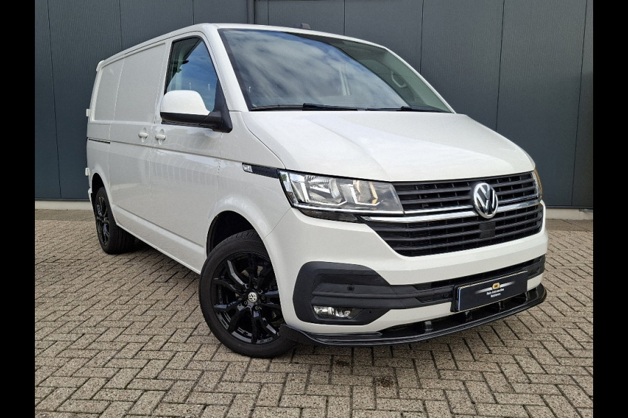 Volkswagen Transporter * Automaat L1H1 * Parkeercamera * Navigatiesysteem * Cruise Control * LM Velgen *