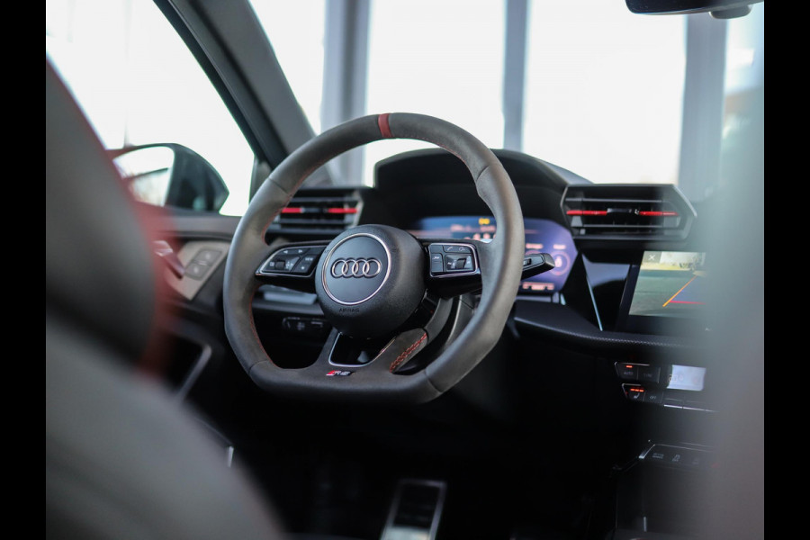 Audi RS 3 Limousine 2.5 TFSI A3 quattro | CT Carbon | RS-Dynamic | Matrix | Keyless | B&O | Leder | Camera