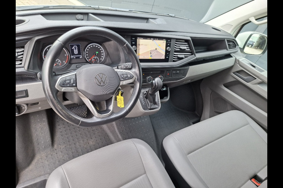 Volkswagen Transporter * Automaat L1H1 * Parkeercamera * Navigatiesysteem * Cruise Control * LM Velgen *