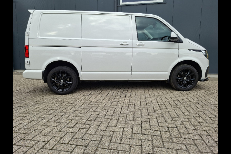 Volkswagen Transporter * Automaat L1H1 * Parkeercamera * Navigatiesysteem * Cruise Control * LM Velgen *