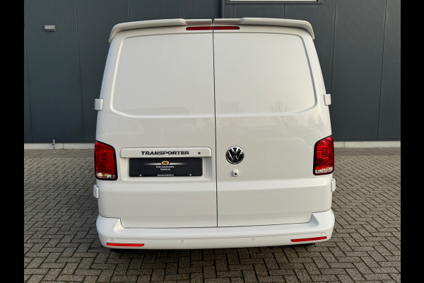 Volkswagen Transporter * Automaat L1H1 * Parkeercamera * Navigatiesysteem * Cruise Control * LM Velgen *