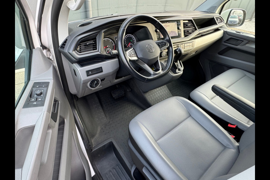 Volkswagen Transporter * Automaat L1H1 * Parkeercamera * Navigatiesysteem * Cruise Control * LM Velgen *