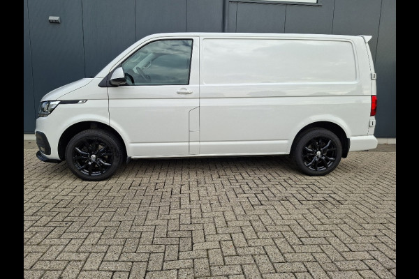 Volkswagen Transporter * Automaat L1H1 * Parkeercamera * Navigatiesysteem * Cruise Control * LM Velgen *