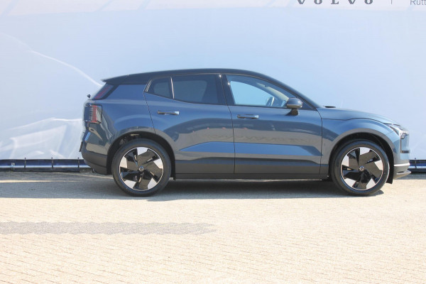 Volvo EX30 P5 Long Range Plus Europa 69 kWh Google infotainment / Getint glas vanaf de B-stijl / Stoelverwarming / Stuurwielverwarming / 19" lichtmetalen velgen