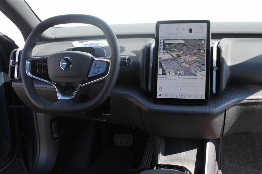 Volvo EX30 P5 Long Range Plus Europa 69 kWh Google infotainment / Getint glas vanaf de B-stijl / Stoelverwarming / Stuurwielverwarming / 19" lichtmetalen velgen