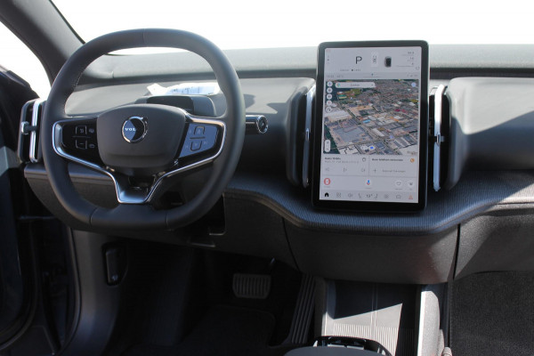 Volvo EX30 P5 Long Range Plus Europa 69 kWh Google infotainment / Getint glas vanaf de B-stijl / Stoelverwarming / Stuurwielverwarming / 19" lichtmetalen velgen
