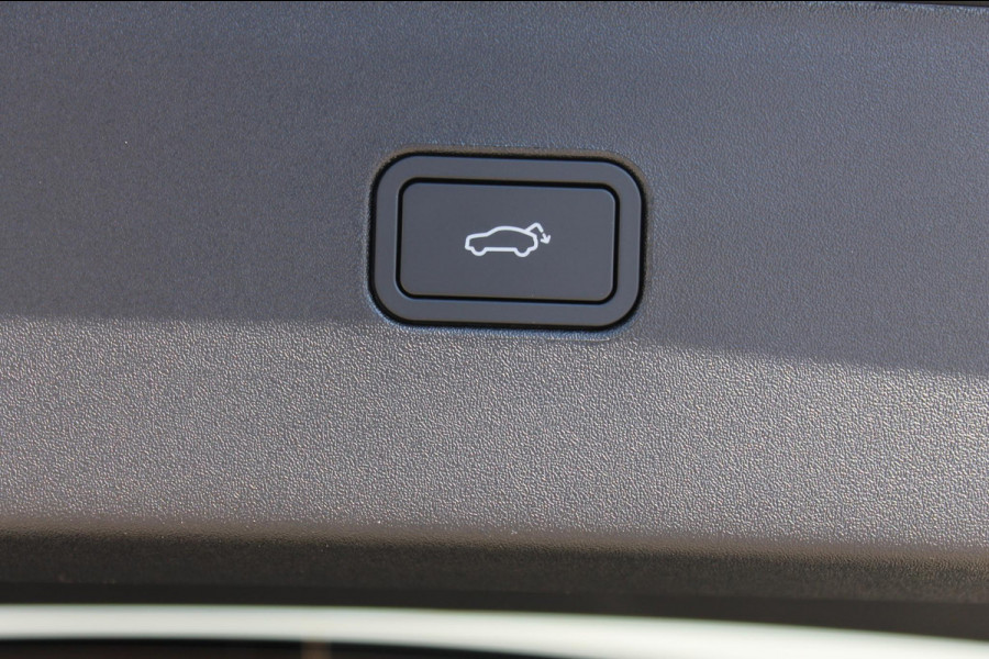Volvo EX30 P5 Long Range Plus Europa 69 kWh Google infotainment / Getint glas vanaf de B-stijl / Stoelverwarming / Stuurwielverwarming / 19" lichtmetalen velgen