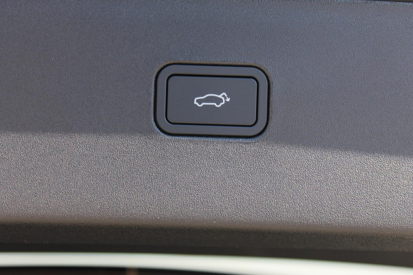 Volvo EX30 P5 Long Range Plus Europa 69 kWh Google infotainment / Getint glas vanaf de B-stijl / Stoelverwarming / Stuurwielverwarming / 19" lichtmetalen velgen