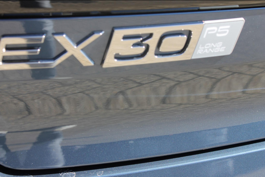Volvo EX30 P5 Long Range Plus Europa 69 kWh Google infotainment / Getint glas vanaf de B-stijl / Stoelverwarming / Stuurwielverwarming / 19" lichtmetalen velgen