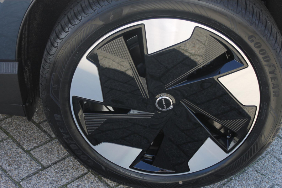 Volvo EX30 P5 Long Range Plus Europa 69 kWh Google infotainment / Getint glas vanaf de B-stijl / Stoelverwarming / Stuurwielverwarming / 19" lichtmetalen velgen
