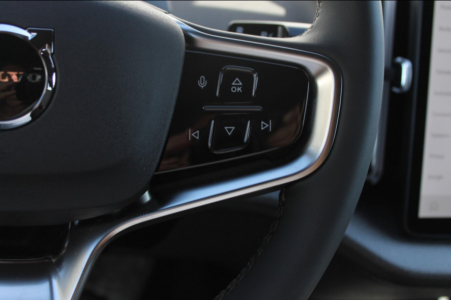 Volvo EX30 P5 Long Range Plus Europa 69 kWh Google infotainment / Getint glas vanaf de B-stijl / Stoelverwarming / Stuurwielverwarming / 19" lichtmetalen velgen
