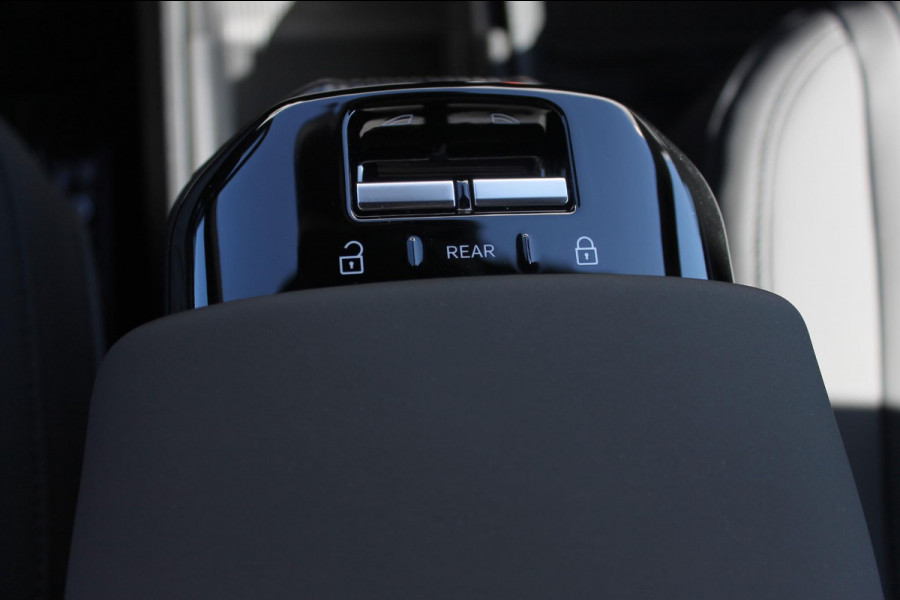Volvo EX30 P5 Long Range Plus Europa 69 kWh Google infotainment / Getint glas vanaf de B-stijl / Stoelverwarming / Stuurwielverwarming / 19" lichtmetalen velgen