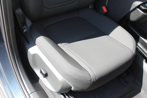 Volvo EX30 P5 Long Range Plus Europa 69 kWh Google infotainment / Getint glas vanaf de B-stijl / Stoelverwarming / Stuurwielverwarming / 19" lichtmetalen velgen