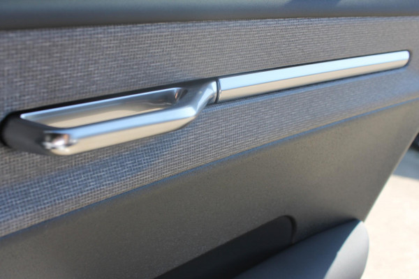 Volvo EX30 P5 Long Range Plus Europa 69 kWh Google infotainment / Getint glas vanaf de B-stijl / Stoelverwarming / Stuurwielverwarming / 19" lichtmetalen velgen