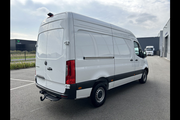 Mercedes-Benz eSprinter 320 L2 H2 Pro 81kWh / Snel laden 115Kw / Trekhaak / Parkeersensoren / MBUX / Navigatie / Camera / Cruise control / Airco / 270 G