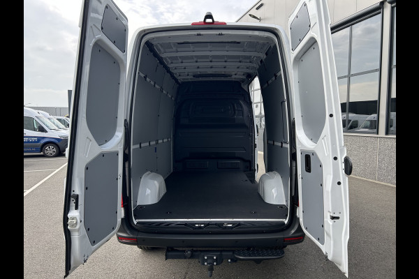 Mercedes-Benz eSprinter 320 L2 H2 Pro 81kWh / Snel laden 115Kw / Trekhaak / Parkeersensoren / MBUX / Navigatie / Camera / Cruise control / Airco / 270 G