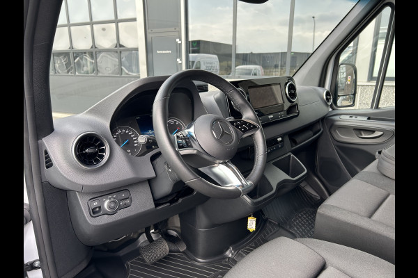 Mercedes-Benz eSprinter 320 L2 H2 Pro 81kWh / Snel laden 115Kw / Trekhaak / Parkeersensoren / MBUX / Navigatie / Camera / Cruise control / Airco / 270 G