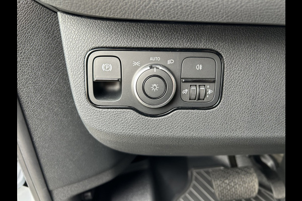 Mercedes-Benz eSprinter 320 L2 H2 Pro 81kWh / Snel laden 115Kw / Trekhaak / Parkeersensoren / MBUX / Navigatie / Camera / Cruise control / Airco / 270 G