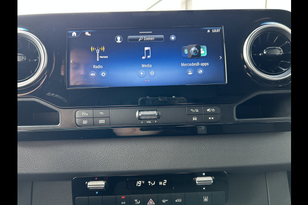 Mercedes-Benz eSprinter 320 L2 H2 Pro 81kWh / Snel laden 115Kw / Trekhaak / Parkeersensoren / MBUX / Navigatie / Camera / Cruise control / Airco / 270 G