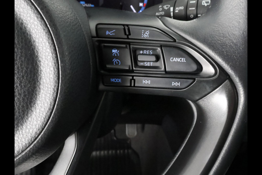 Toyota Yaris Cross 1.5 HYBRID DYNAMIC BLACKLINE GARANTIE 4-2033 CARPLAY NAVIGATIE . ADAPTIEVE CRUISE CONTROL .