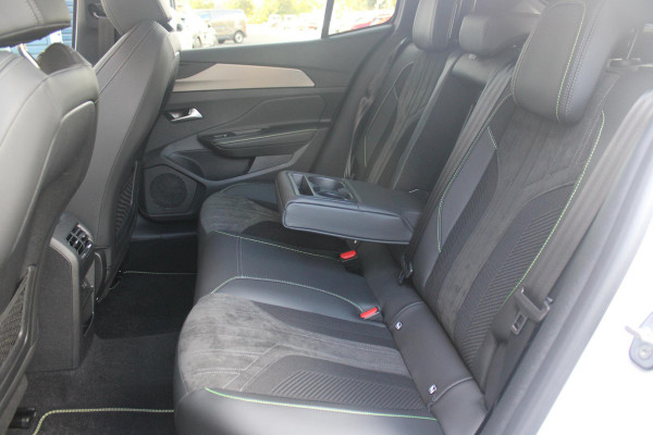 Peugeot 408 1.6 HYbrid 225PK GT ACTIERADIUS ELEK. WLTP 81-85KM | PANORAMA SCHUIF/KANTEL DAK | ELEKTRISCH VERSTELBARE VOORSTOELEN MET MASAGE FUNCTIE | VOORSTOELEN VERWARMBAAR | STUUR VERWARMING | SFEER VERLICHTING | 20" LICHTMETALEN VELGEN | ELEKTRISCH BEDIENBARE ACHTERKLEP | LED MATRIX KOPLAMPEN | 360° CAMERA | PARKEERSENSOREN VOOR + ACHTER | DRAADLOZE TELEFOONLADER | DRAADLOZE APPLE CARPLAY/ANDROID AUTO | NAVIGATIE | DODEHOEK DETECTIE | ADAPTIVE CRUISE CONTROL |