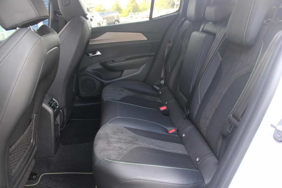 Peugeot 408 1.6 HYbrid 225PK GT ACTIERADIUS ELEK. WLTP 81-85KM | PANORAMA SCHUIF/KANTEL DAK | ELEKTRISCH VERSTELBARE VOORSTOELEN MET MASAGE FUNCTIE | VOORSTOELEN VERWARMBAAR | STUUR VERWARMING | SFEER VERLICHTING | 20" LICHTMETALEN VELGEN | ELEKTRISCH BEDIENBARE ACHTERKLEP | LED MATRIX KOPLAMPEN | 360° CAMERA | PARKEERSENSOREN VOOR + ACHTER | DRAADLOZE TELEFOONLADER | DRAADLOZE APPLE CARPLAY/ANDROID AUTO | NAVIGATIE | DODEHOEK DETECTIE | ADAPTIVE CRUISE CONTROL |