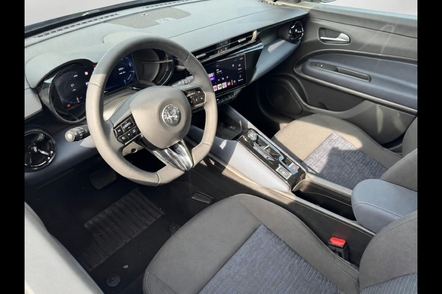 Alfa Romeo junior Elettrica 54 kWh | 1 fase | Accu 98% | 18 inch | Prijs is rijklaar