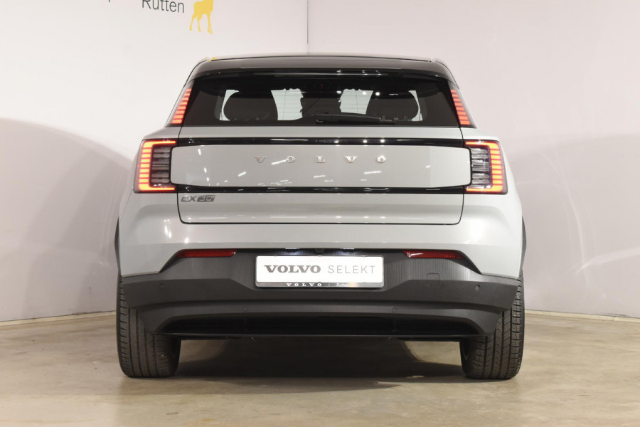 Volvo EX30 Single Motor Extended Range Plus 69 kWh / Adaptive Cruise Control / Harman Kardon / Stoelverwarming / Stuurverwarming / Achteruitrijcamera / Elektrische achterklep / Parkeersensoren V+A / Trekhaak elektrisch uitklapbaar