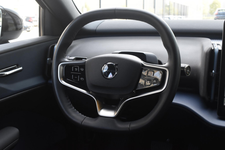 Volvo EX30 Single Motor Extended Range Plus 69 kWh / Adaptive Cruise Control / Harman Kardon / Stoelverwarming / Stuurverwarming / Achteruitrijcamera / Elektrische achterklep / Parkeersensoren V+A / Trekhaak elektrisch uitklapbaar