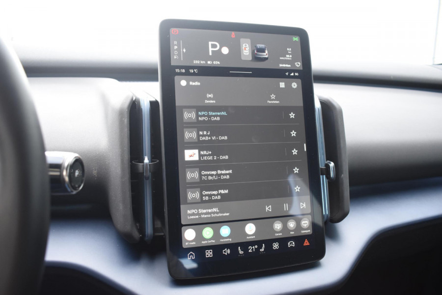 Volvo EX30 Single Motor Extended Range Plus 69 kWh / Adaptive Cruise Control / Harman Kardon / Stoelverwarming / Stuurverwarming / Achteruitrijcamera / Elektrische achterklep / Parkeersensoren V+A / Trekhaak elektrisch uitklapbaar