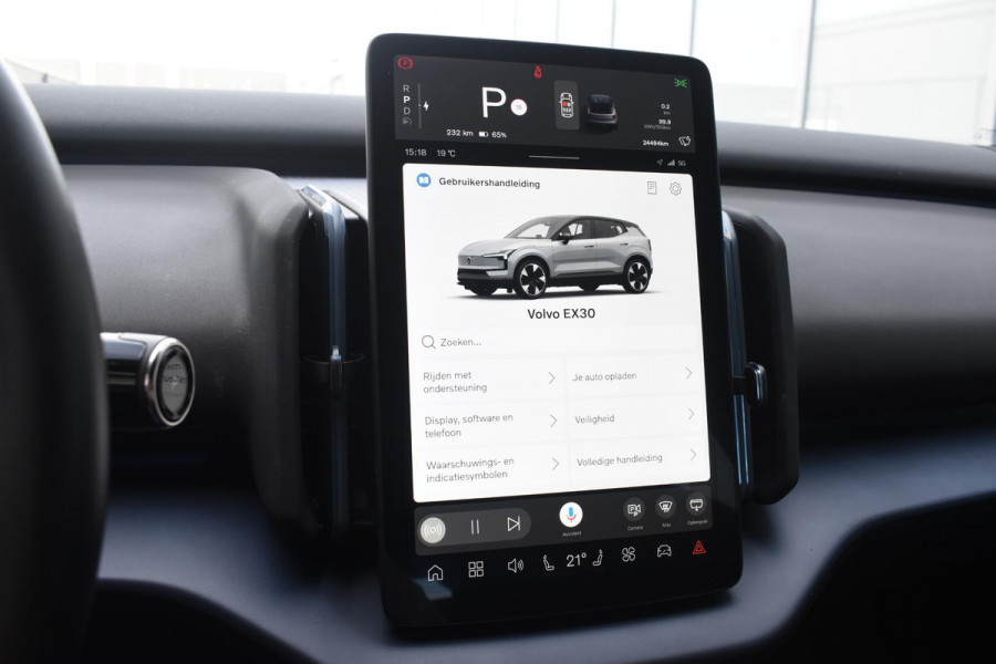 Volvo EX30 Single Motor Extended Range Plus 69 kWh / Adaptive Cruise Control / Harman Kardon / Stoelverwarming / Stuurverwarming / Achteruitrijcamera / Elektrische achterklep / Parkeersensoren V+A / Trekhaak elektrisch uitklapbaar