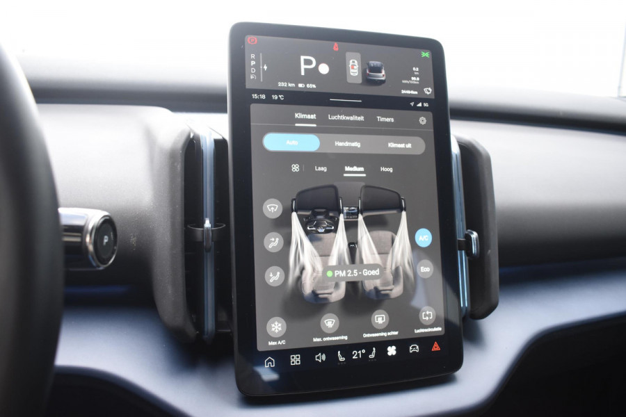 Volvo EX30 Single Motor Extended Range Plus 69 kWh / Adaptive Cruise Control / Harman Kardon / Stoelverwarming / Stuurverwarming / Achteruitrijcamera / Elektrische achterklep / Parkeersensoren V+A / Trekhaak elektrisch uitklapbaar