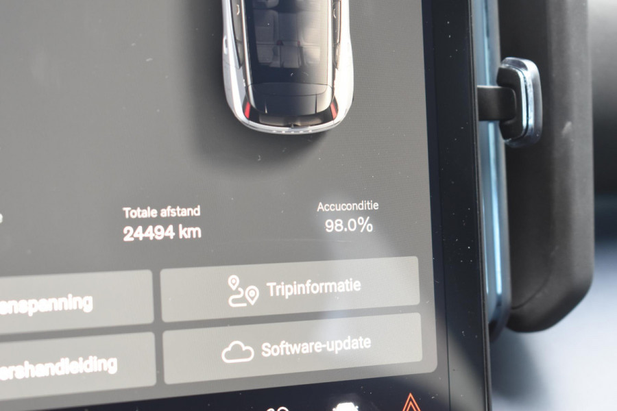 Volvo EX30 Single Motor Extended Range Plus 69 kWh / Adaptive Cruise Control / Harman Kardon / Stoelverwarming / Stuurverwarming / Achteruitrijcamera / Elektrische achterklep / Parkeersensoren V+A / Trekhaak elektrisch uitklapbaar