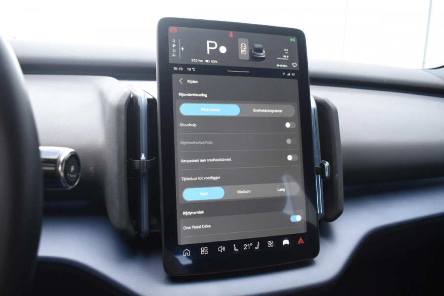 Volvo EX30 Single Motor Extended Range Plus 69 kWh / Adaptive Cruise Control / Harman Kardon / Stoelverwarming / Stuurverwarming / Achteruitrijcamera / Elektrische achterklep / Parkeersensoren V+A / Trekhaak elektrisch uitklapbaar