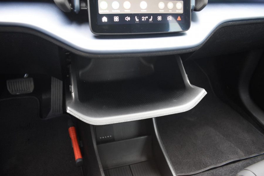 Volvo EX30 Single Motor Extended Range Plus 69 kWh / Adaptive Cruise Control / Harman Kardon / Stoelverwarming / Stuurverwarming / Achteruitrijcamera / Elektrische achterklep / Parkeersensoren V+A / Trekhaak elektrisch uitklapbaar