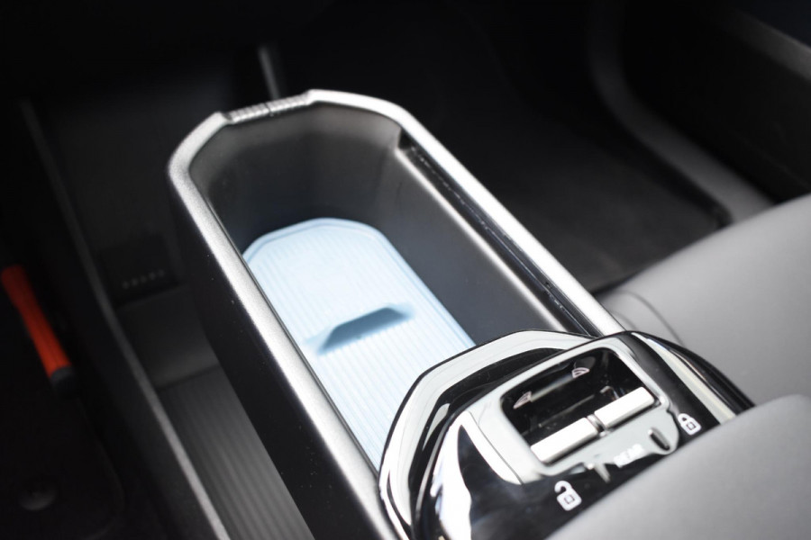 Volvo EX30 Single Motor Extended Range Plus 69 kWh / Adaptive Cruise Control / Harman Kardon / Stoelverwarming / Stuurverwarming / Achteruitrijcamera / Elektrische achterklep / Parkeersensoren V+A / Trekhaak elektrisch uitklapbaar