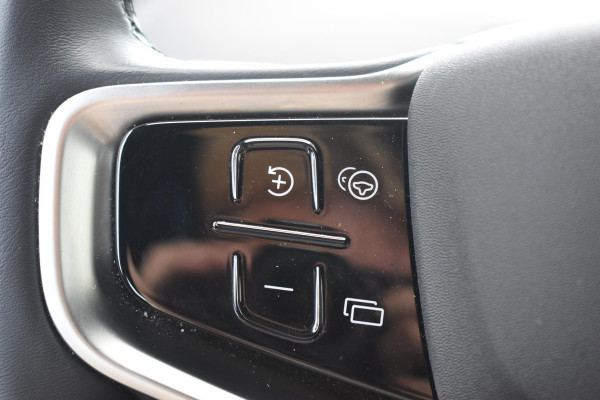 Volvo EX30 Single Motor Extended Range Plus 69 kWh / Adaptive Cruise Control / Harman Kardon / Stoelverwarming / Stuurverwarming / Achteruitrijcamera / Elektrische achterklep / Parkeersensoren V+A / Trekhaak elektrisch uitklapbaar