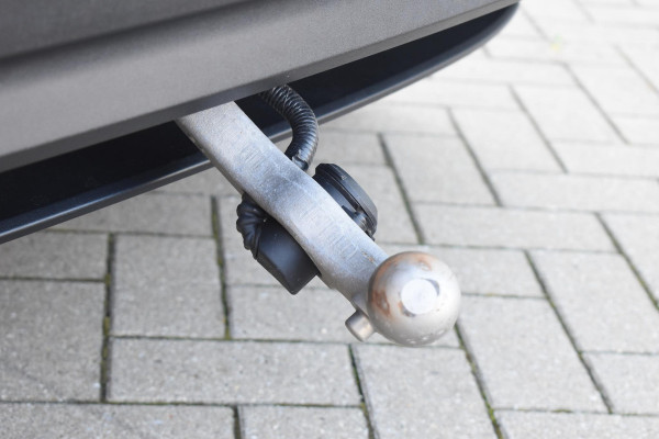 Volvo EX30 Single Motor Extended Range Plus 69 kWh / Adaptive Cruise Control / Harman Kardon / Stoelverwarming / Stuurverwarming / Achteruitrijcamera / Elektrische achterklep / Parkeersensoren V+A / Trekhaak elektrisch uitklapbaar
