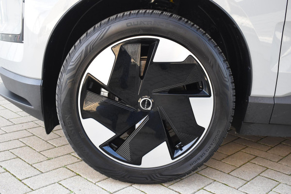 Volvo EX30 Single Motor Extended Range Plus 69 kWh / Adaptive Cruise Control / Harman Kardon / Stoelverwarming / Stuurverwarming / Achteruitrijcamera / Elektrische achterklep / Parkeersensoren V+A / Trekhaak elektrisch uitklapbaar