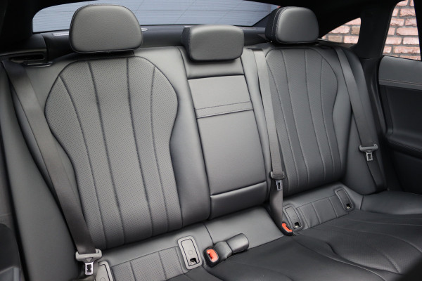 Mercedes-Benz EQE 350+ Business Solution Luxury 96 kWh | Hyperscreen | Distronic+ | Panoramadak | Memory | Burmester | Surround Camera | Leder | Digital Light | Keyless Go | 22 kW | Warmtepomp |