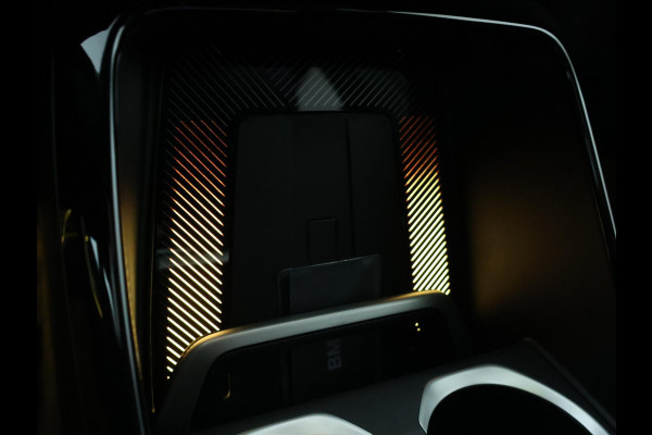 BMW iX1 eDrive20 67 kWh M SPORT EDITION *NIEUW* + TREKHAAK WEGKL. | ADAPTIVE CRUISE | 19 INCH | PREMIUM PACK